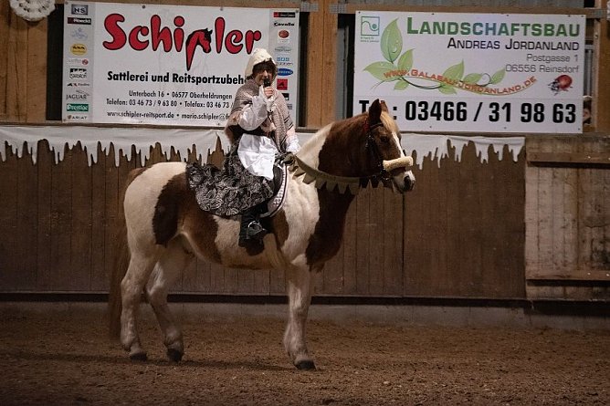 Schnee und Eis zum Weihnachtsm&auml;rchen in Heygendorf (Foto: Alexander Behrbohm)