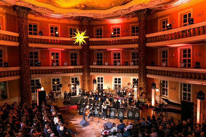 Das gro&szlig;e Weihnachtskonzert (Foto: Martin Ludwig)