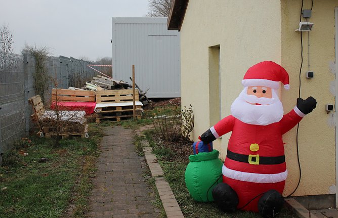 Weihnacht bei den Samtpfoten (Foto: Karl-Heinz Herrmann) Weihnacht bei den Samtpfoten (Foto: Karl-Heinz Herrmann)