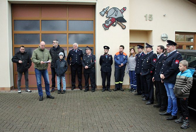 Feuerwehrfahrzeuge &uuml;bergeben (Foto: Karl-Heinz Herrmann)