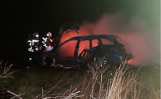 Zeugen nach Fahrzeugbrand gesucht (Foto: Silvio Dietzel/Feuerwehr Clingen) Zeugen nach Fahrzeugbrand gesucht (Foto: Silvio Dietzel/Feuerwehr Clingen)