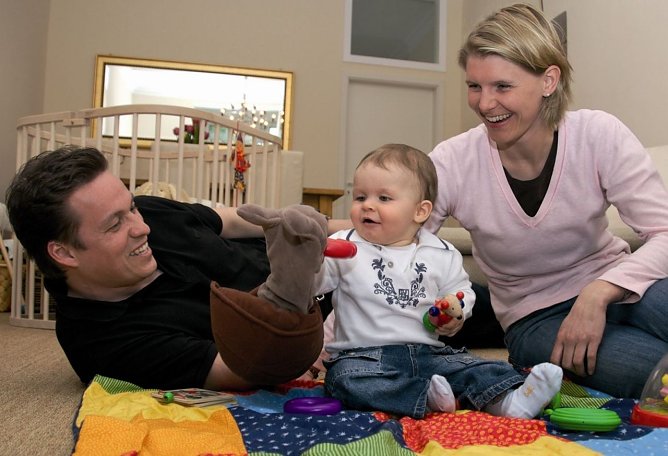 Hebammen beraten junge Familien (Foto: Barmer)