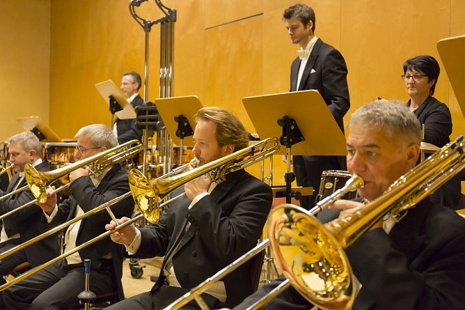 "Rule Britannia im 4. Sinfoniekonzert des Loh-Orchesters (Foto: Tilmann Graner) "Rule Britannia im 4. Sinfoniekonzert des Loh-Orchesters (Foto: Tilmann Graner)