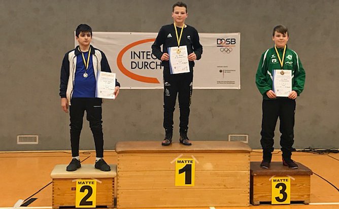 Medaillensegen f&uuml;r AC Germania Artern in Halle (Foto: Anne L&uuml;ttich)