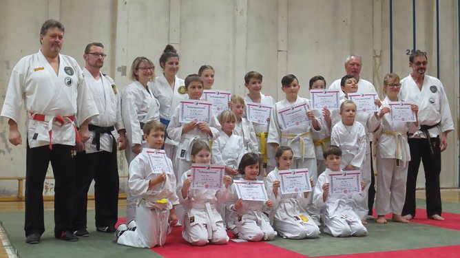 Vereinspr&uuml;fungen in der Kampfkunstschule (Foto: Werner Bank)