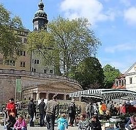 Wochenmarkt und Sonderausstellung (Foto: Karl-Heinz Herrmann)