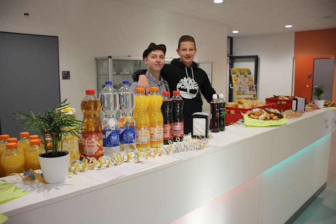 Kr&auml;ftig gefeiert (Foto: Karl-Heinz Herrmann)