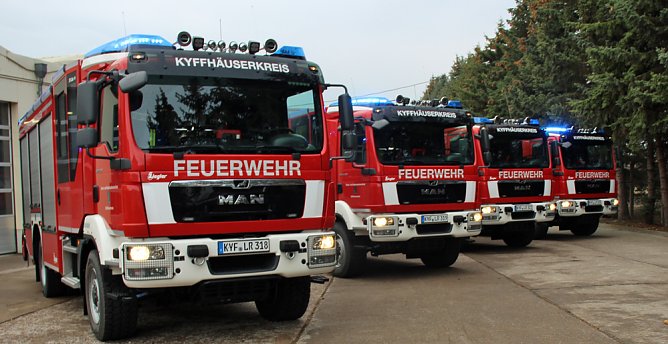 Vier Feuerwehrfahrzeuge f&uuml;r den Kyffh&auml;userkreis (Foto: Karl-Heinz Herrmann)