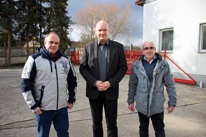 Vier Feuerwehrfahrzeuge f&uuml;r den Kyffh&auml;userkreis (Foto: Karl-Heinz Herrmann)