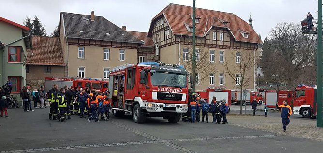 Vier Feuerwehrfahrzeuge f&uuml;r den Kyffh&auml;userkreis (Foto: privat)