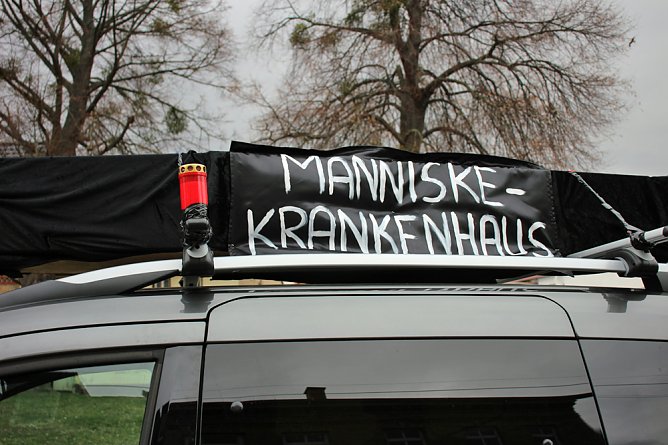 Narrenkappen flogen durch die Luft (Foto: Karl-Heinz Herrmann)