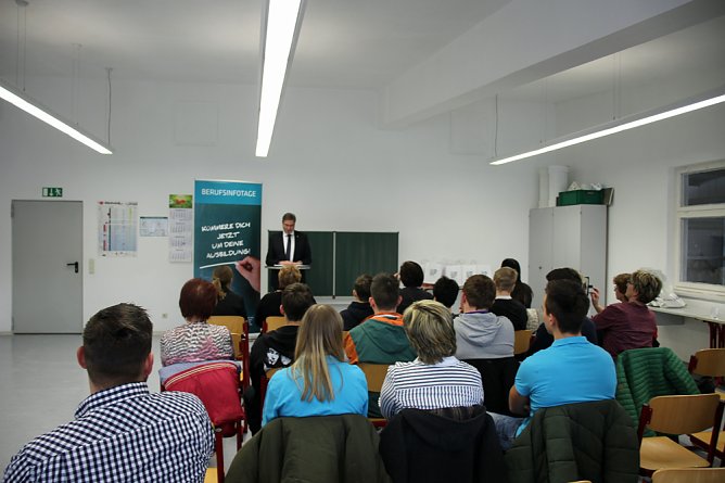 F&uuml;r Sch&uuml;lerwettbewerb heute Auszeichnungen &uuml;bergeben (Foto: Karl-Heinz Herrmann)