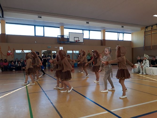 N&auml;rrischer Schulfasching im &Ouml;stertal (Foto: GS &Ouml;stertal)