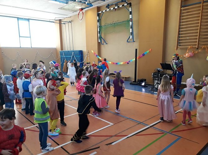 N&auml;rrischer Schulfasching im &Ouml;stertal (Foto: GS &Ouml;stertal)