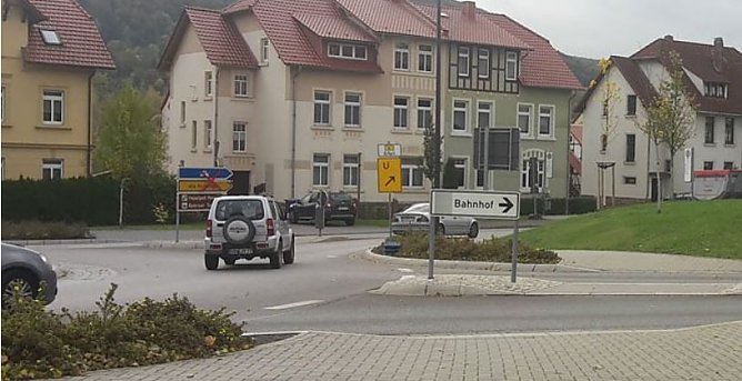 Reparaturarbeiten am Kreisel Franzberg (Foto: Karl-Heinz Herrmann)