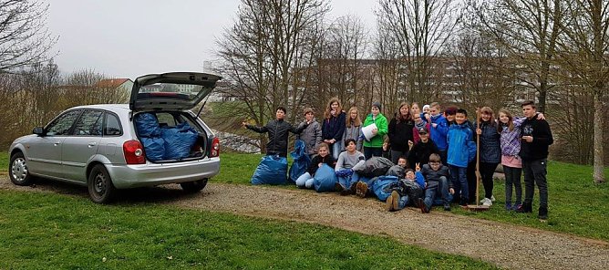 Fr&uuml;hjahrsputz im Wohngebiet (Foto: Susanne Stadermann & Katrin Sieber)