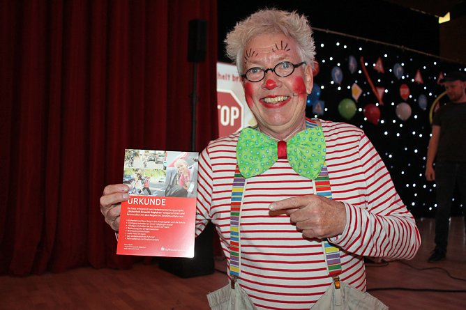 Mit Clown Hajo f&uuml;r mehr Sicherheit (Foto: Karl-Heinz Herrmann)
