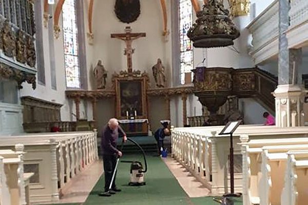 Kirche blitzblank geputzt (Foto: Katharina Weizel)