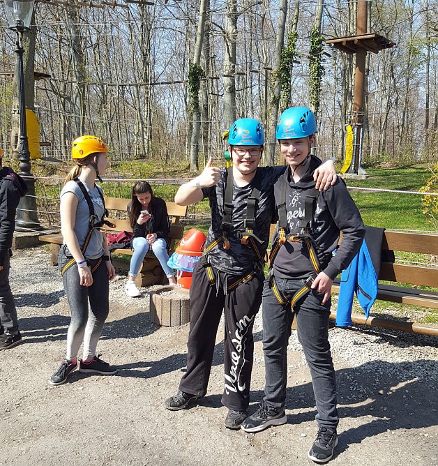 Feriengruppe auch zum Klettern im Freizeitpark Possen� (Foto: W. Bank)
