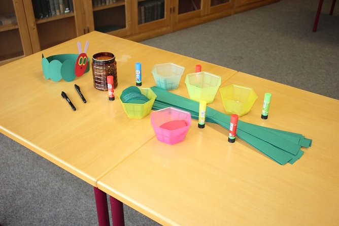 Kleine Raupe Nimmersatt in der Sondersh&auml;user Bibliothek (Foto: Karl-Heinz Herrmann)