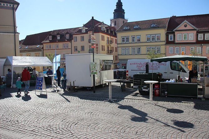 Ansturm auf Sondersh&auml;user Blumen-, Pflanzen- und Staudenmarkt (Foto: Karl-Heinz Herrmann)