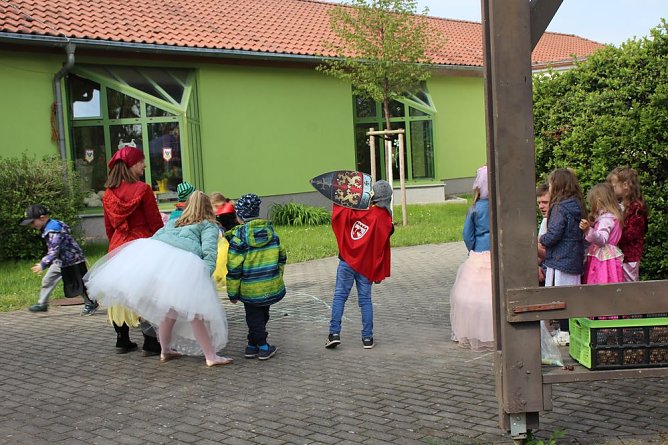 Kitas feiern Mittelalterfest (Foto: Karl-Heinz Herrmann)
