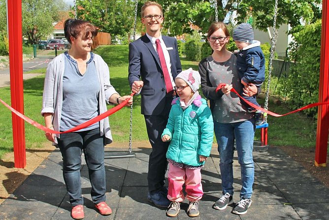 Zum Geburtstag eine Schaukel und mehr (Foto: Karl-Heinz Herrmann)