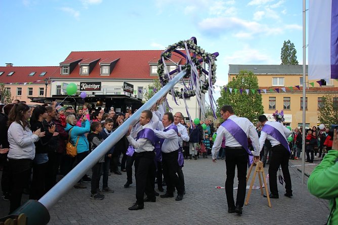27. Fliederfest er&ouml;ffnet - Verabschiedung Fliederk&ouml;nigin (Foto: Karl-Heinz Herrmann)