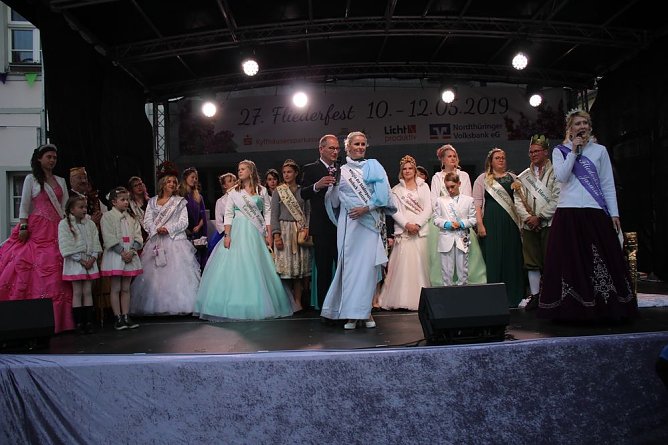 Neue Fliederk&ouml;nigin gekr&ouml;nt (Foto: Karl-Heinz Herrmann)