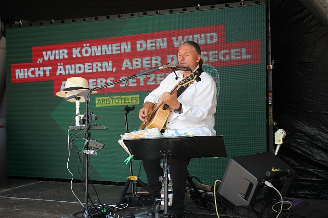 Spenden f&uuml;r sechs Vereine (Foto: Karl-Heinz Herrmann)