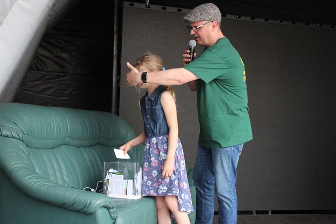 Spenden f&uuml;r sechs Vereine (Foto: Karl-Heinz Herrmann)