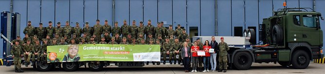 Spende an hilfsbed&uuml;rftige Kinder (Foto: Bw, Christian Roghan)