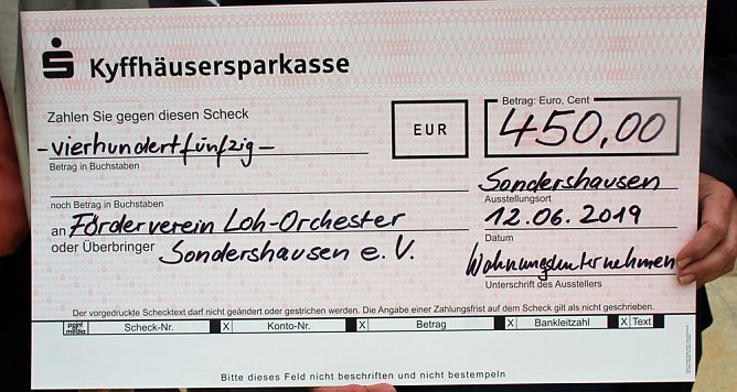 Spende f&uuml;r F&ouml;rderverein Loh-Orchester Sondershausen (Foto: Karl-Heinz Herrmann)