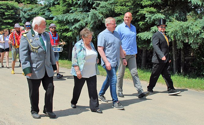 Umzug durch Berka (Foto: Karl-Heinz Herrmann)