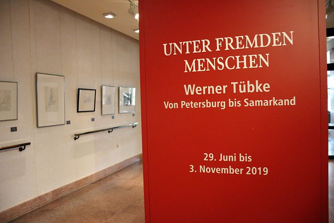 Unter fremden Menschen unterwegs (Foto: Karl-Heinz Herrmann)