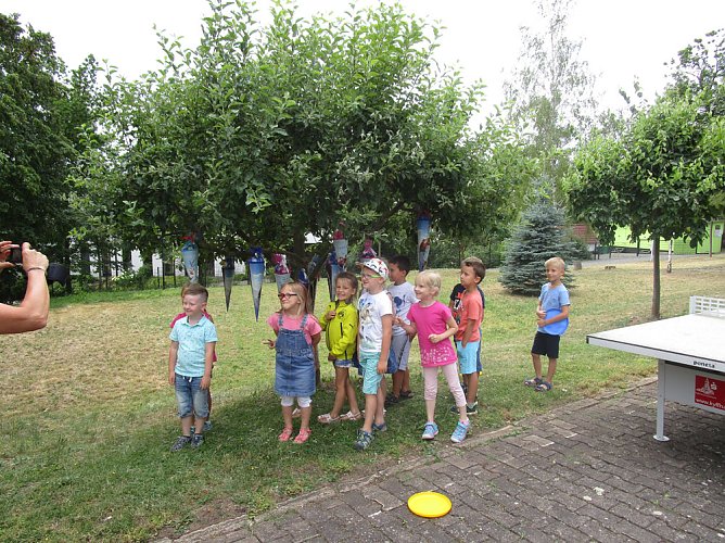 Scheck&uuml;bergabe und Zuckert&uuml;tenfest (Foto: Freizeitzentrum Artern)