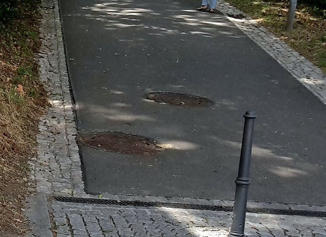 Weg wird repariert (Foto: Karl-Heinz Herrmann)