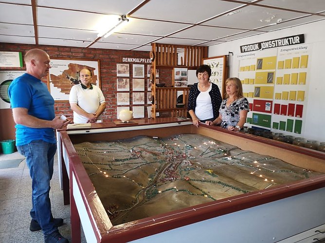 Agrar-Kabinett in Greu&szlig;en l&auml;dt Schulkinder ein (Foto: Die Linke)