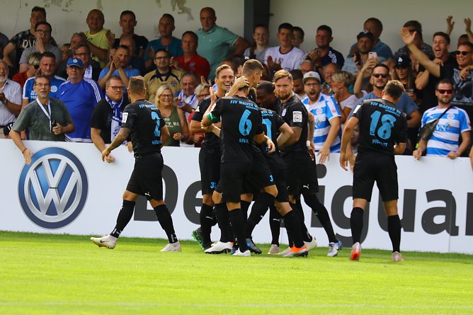 wacker (Foto: Bernd Peter) wacker (Foto: Bernd Peter)