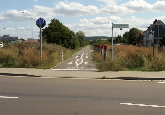 Radwegebeschilderung durchgef&uuml;hrt (Foto: Karl-Heinz Herrmann)
