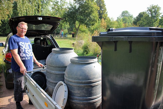 Weitere Hilfe f&uuml;r den Parkteich (Foto: Karl-Heinz Herrmann)