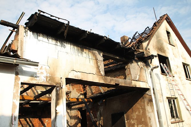 Brand in leerstehendem Geb&auml;ude (Foto: Silvio Dietzel)