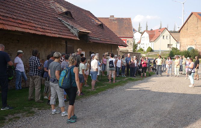 Wanderung informierte &uuml;ber die neuesten Entwicklungen (Foto: Robin Kendon / IPU)