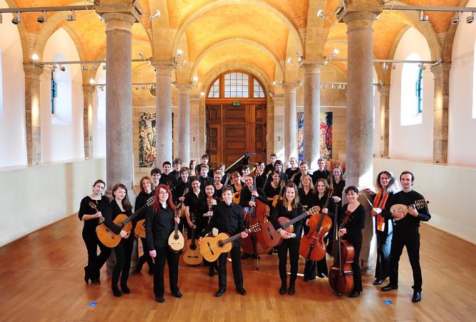 Noten mit Dip pr&auml;sentiert: (Foto: Th&uuml;ringer Landesmusikakademie)