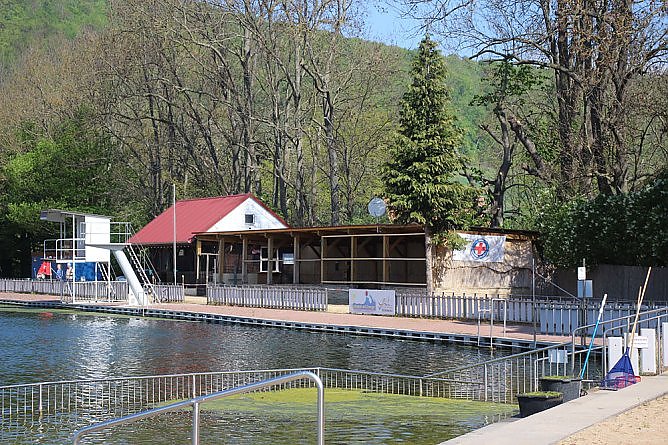 Badesaison wird beendet und Baustelle (Foto: Karl-Heinz Herrmann)