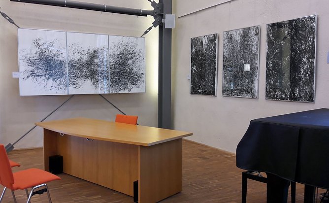 Bilder von Heinz Scharr im B&uuml;rgerzentrum Cruciskirche (Foto: Edith Baars)