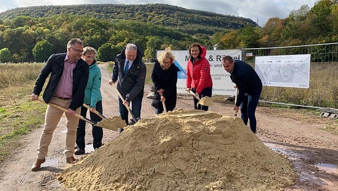 Spatenstich f&uuml;r neuen Radweg (Foto: Landratsamt Kyffh&auml;userkreis)