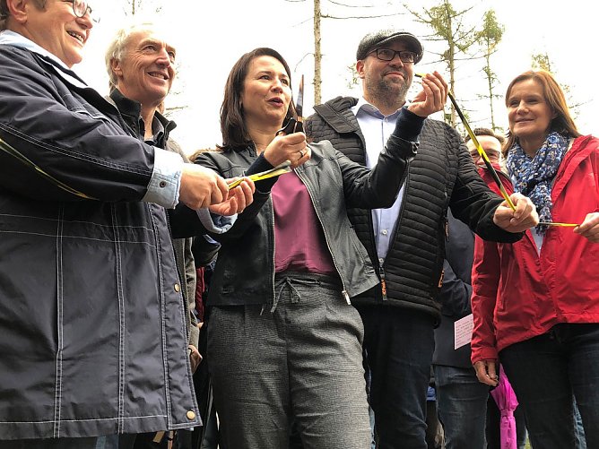 Feierliche Einweihung der H&auml;ngeseilbr&uuml;cke im B&auml;rental in der Hohen Schrecke (Foto: Regionalmanagement Hohe Schrecke c/o IPU GmbH und Landratsamt Kyffh&auml;userkreis.)