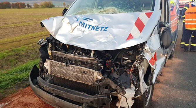 Unfall (Foto: FFW Bad Frankenhausen) Unfall (Foto: FFW Bad Frankenhausen)