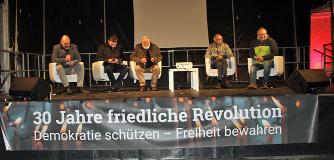 Friedensgebet mit Friedensmarsch (Foto: Karl-Heinz Herrmann)